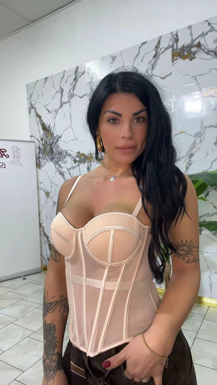 Corsette nude