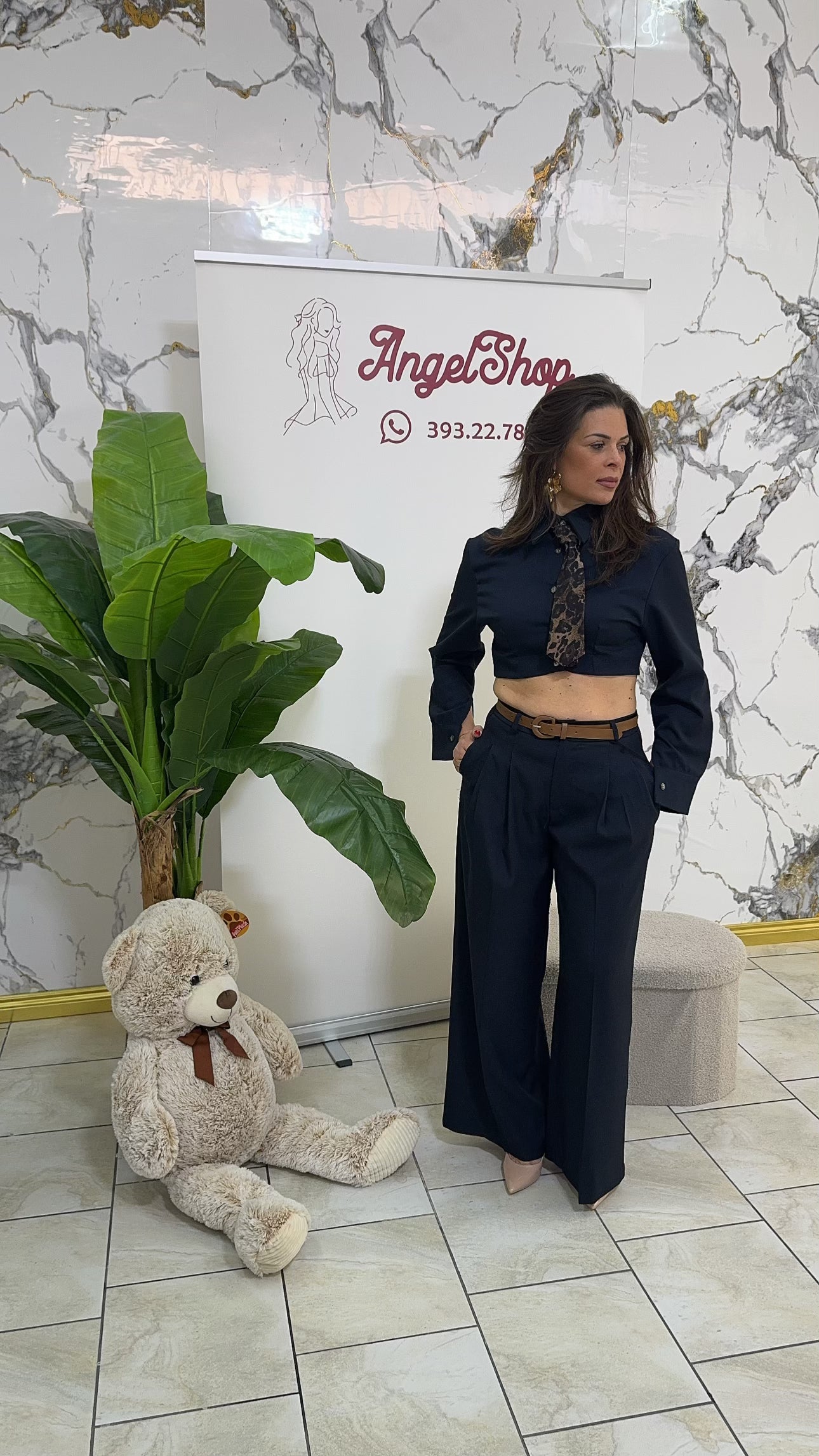 Camicia crop con cravatta